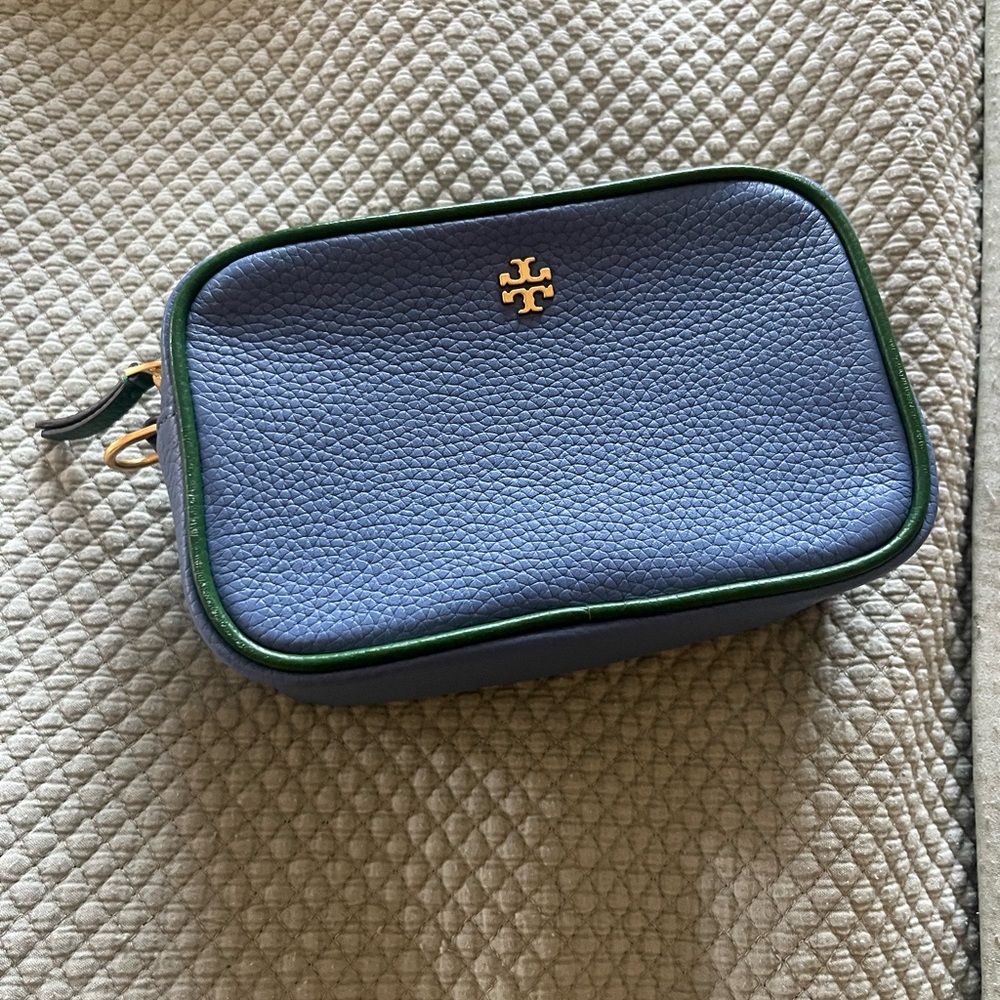 Tori Burch crossbody, brand new and good condition!